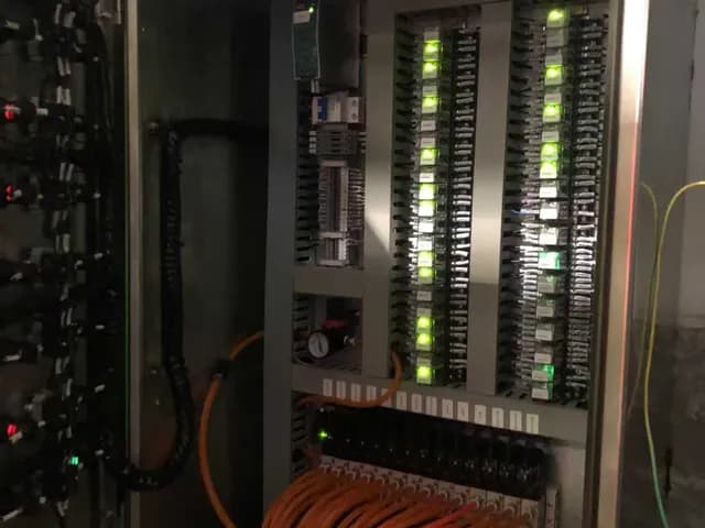 Instrument Enclosure / Operator & Valve Control Box (1)