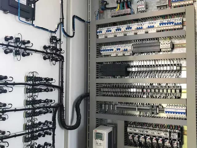 Compact Siemens S7-200 SMART PLC Cabinet (1)